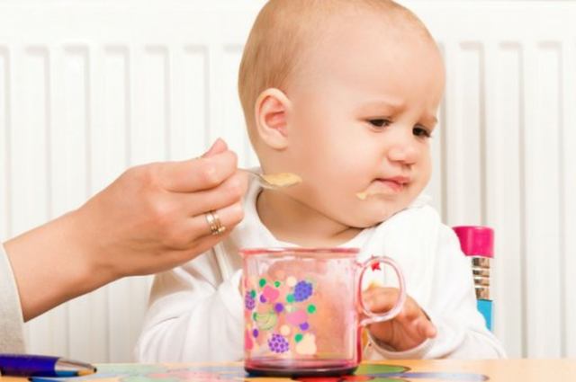 anak bayi memuntahkan makanan nya