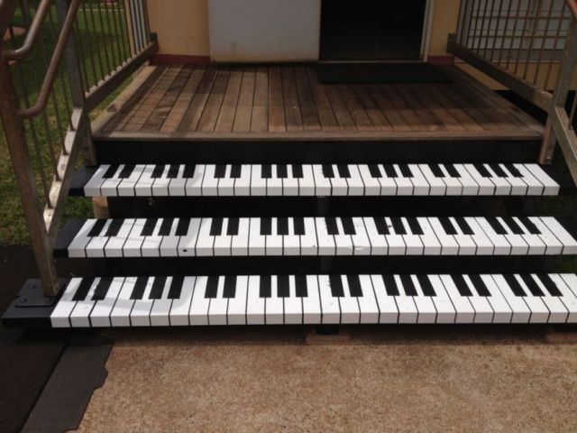 Tangga bentuk piano