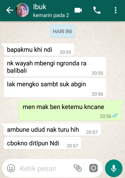 11 Hal yang Pasti Dilakukan Ibu Saat Baru Bisa Menggunakan WhatsApp. Kesel, Lucu, dan Bikin Rindu!