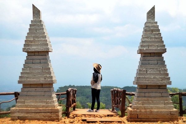 Bukit Lintang Sewu, Bantul. Indahnya Romantisme Senja dan Kerlipan ‘Seribu Bintang’