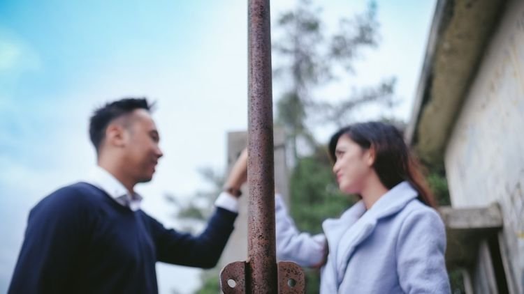 7 Hal yang Meresahkan Cowok Saat LDR-an. Cewek Perlu Paham Biar Nggak Mikir Macam-macam