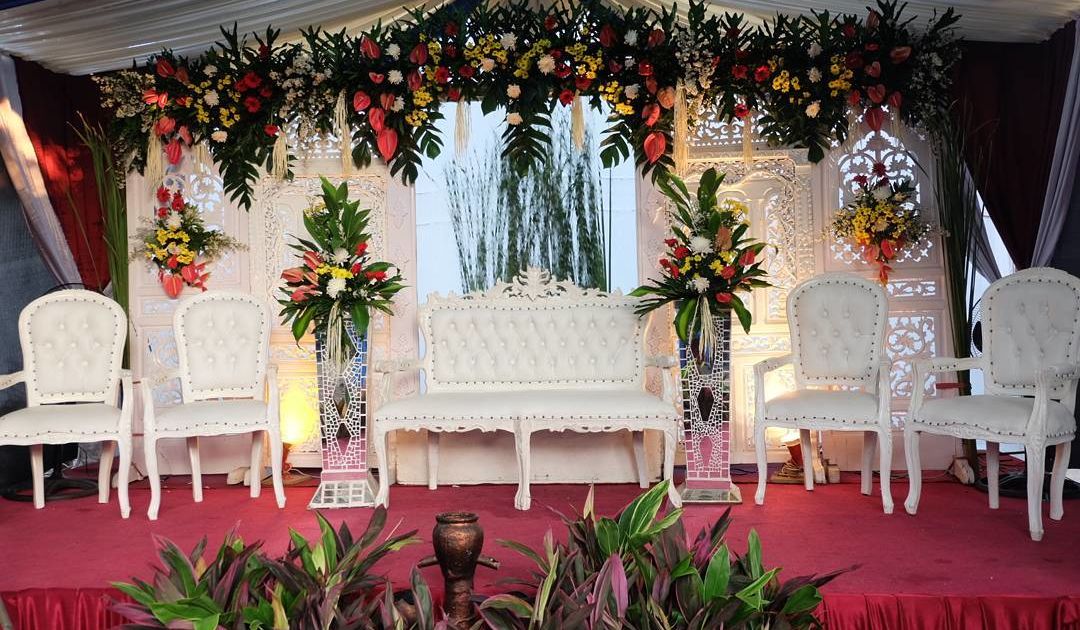 15 Model Pelaminan untuk Pesta Pernikahan di  Halaman Rumah  