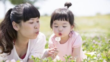 Jangan Pernah Remehkan Perjuangan Para Ibu Tunggal. Cintanya Sama, Tapi Perjuangannya Dobel!