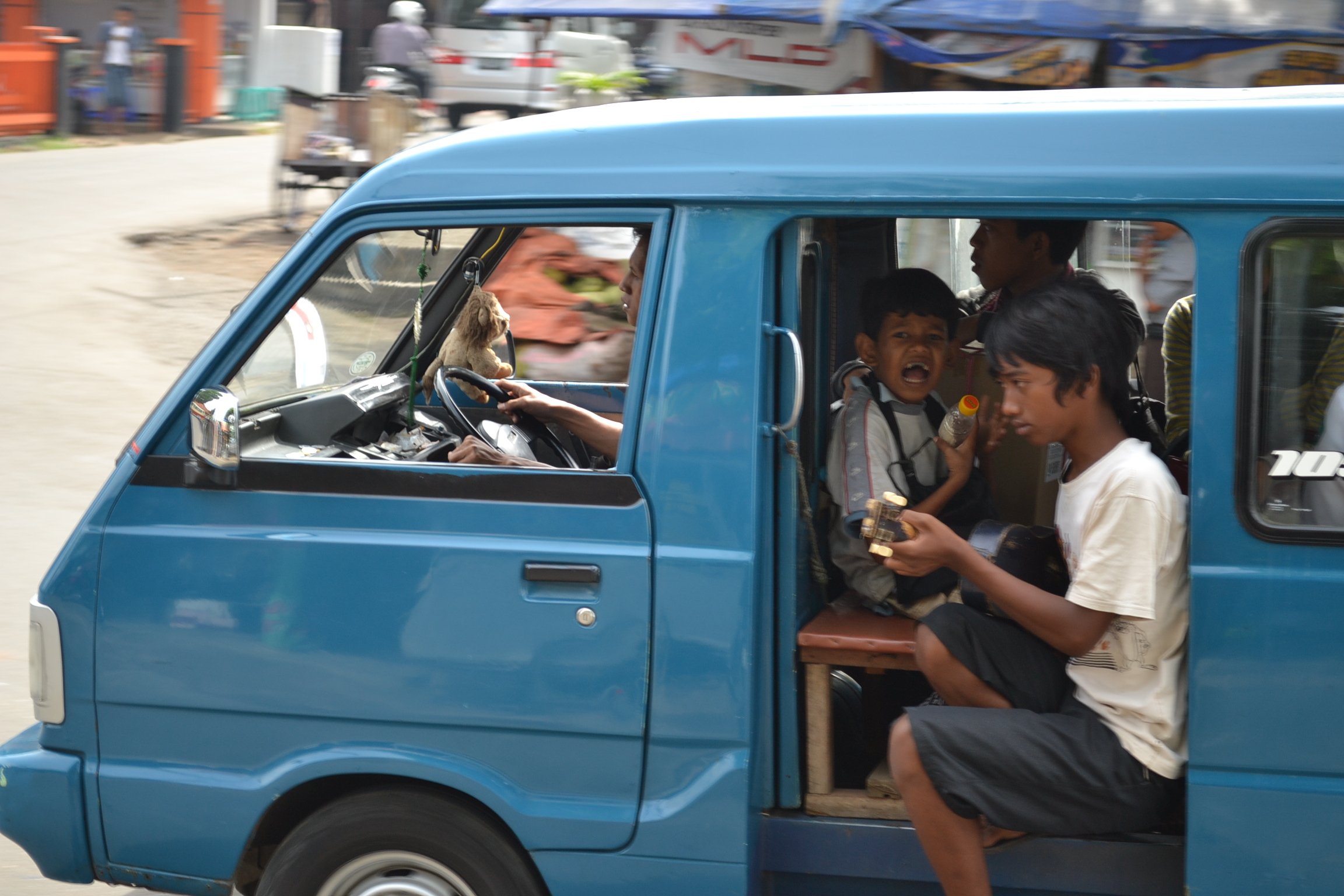 Bangku Angkot Bakal Dirombak dan Hadap Depan Semua. Jadi Makin Nyaman atau Justru Sulit Dibayangkan?