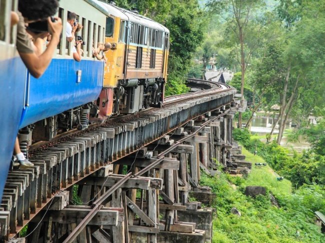 12 Trek Transportasi Paling Berbahaya di Dunia. Ngeri Banget Sih Ini!