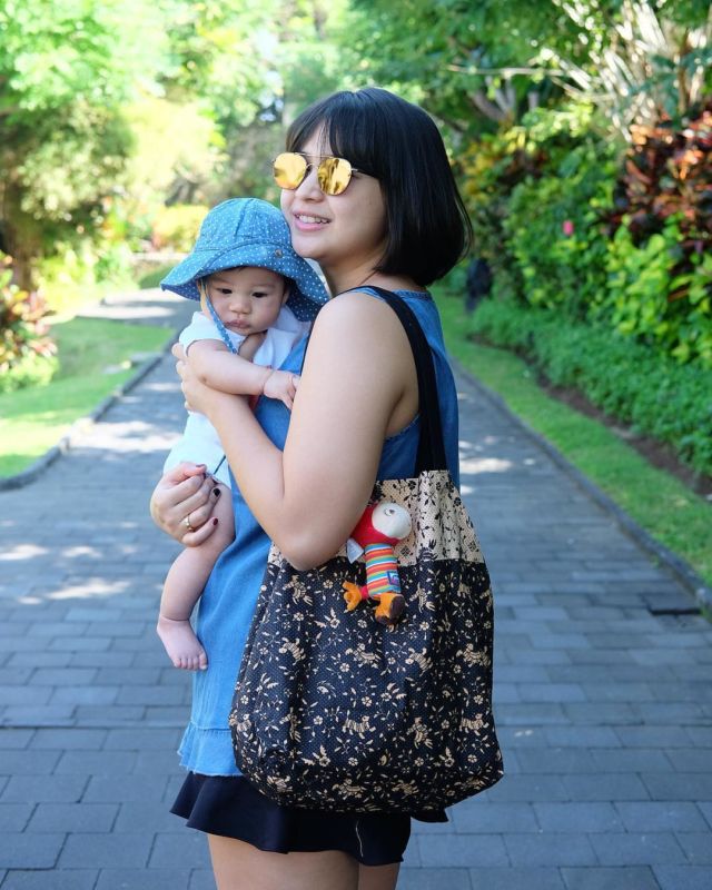 Sering Lupa, 7 Benda Sepele Ini Nyatanya Wajib Dibawa Saat Travelling Bersama Bayi