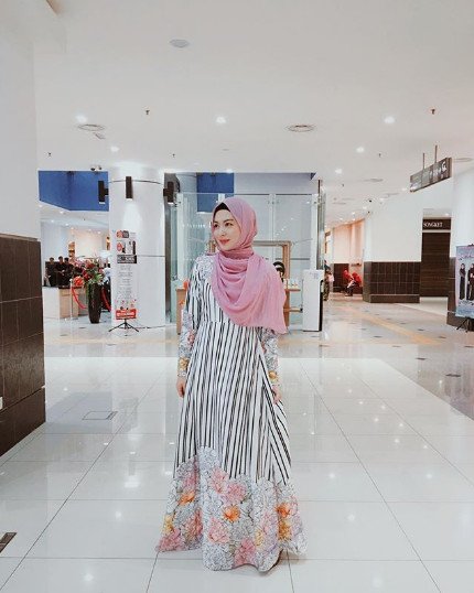 Inspirasi Style Hijab Nuansa Pastel Ala Hijaber Cantik Asal Korea, Ayana Jihye Moon. Manisnya Keterlaluan!