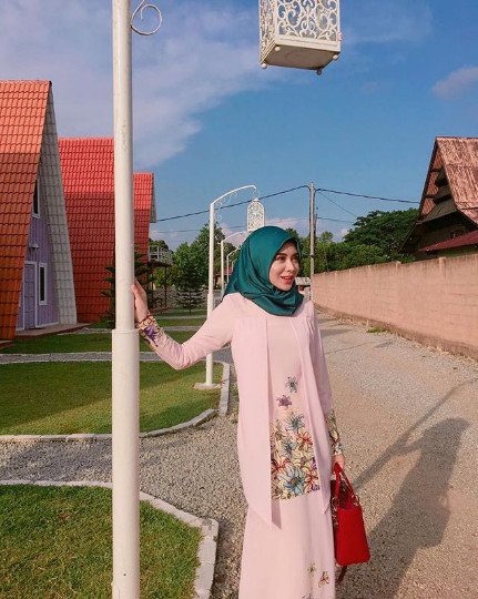 Inspirasi Style Hijab Nuansa Pastel Ala Hijaber Cantik Asal Korea, Ayana Jihye Moon. Manisnya Keterlaluan!