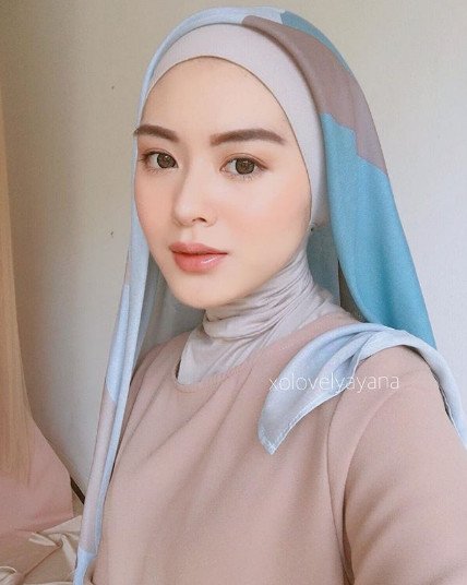 Inspirasi Style Hijab Nuansa Pastel Ala Hijaber Cantik Asal Korea, Ayana Jihye Moon. Manisnya Keterlaluan!