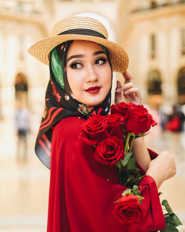 9 Padu Padan Hijab dengan Bold Make-up. Cocok Buat Kamu yang Ingin Tampil Berani