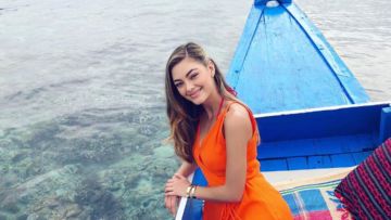 Miss Universe 2017 Tengah Berkunjung di Pulau Komodo. Ini yang Dia Lakukan di Sana!