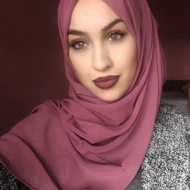 9 Padu Padan Hijab dengan Bold Make-up. Cocok Buat Kamu yang Ingin Tampil Berani