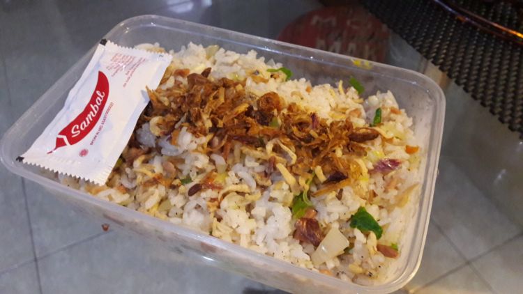 Anak Orang Kaya Girang Banget Saat Adik Cewek Ini Membawa Bekal Sederhana. Sebuah Cerita Penuh Makna