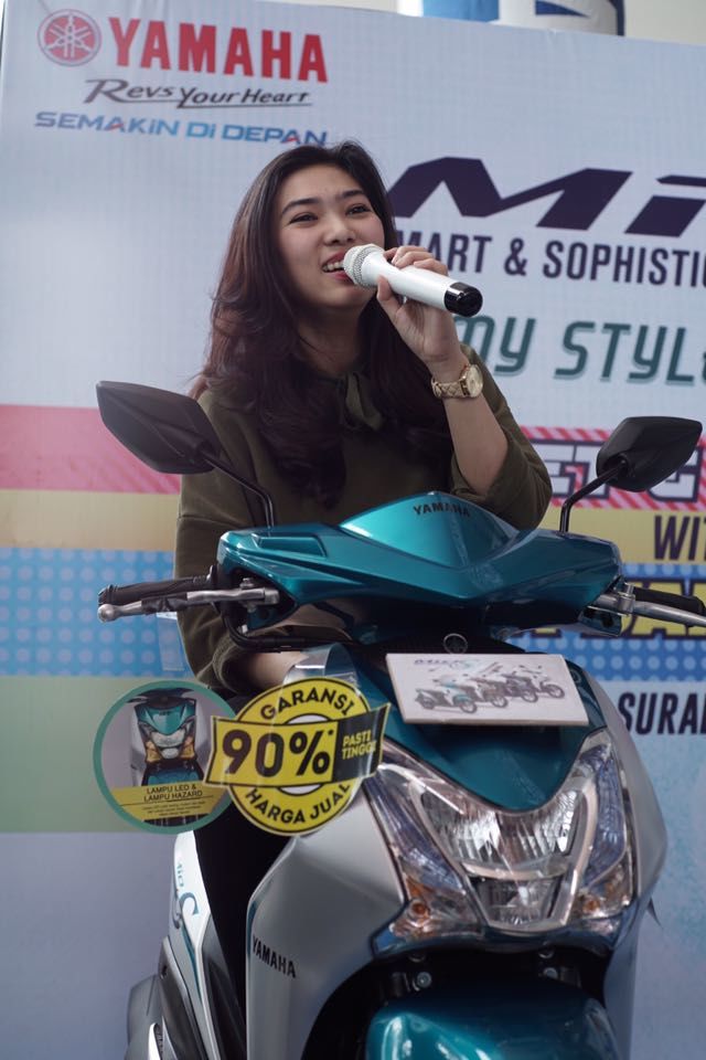 Kata Isyana, Parfum Itu Penting Buat Pengendara Motor. Biar Tetap Kece dan Menawan