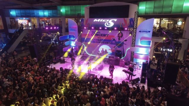 Malam Minggu Meriah di Surabaya dengan Mio S Roadshow Concert Featuring Isyana