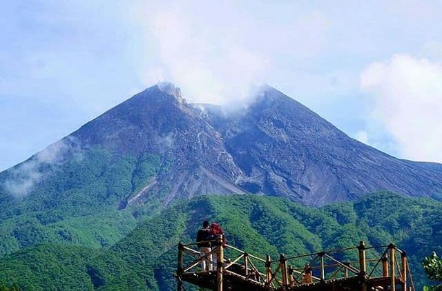 Bukit Klangon Merapi, Spot Foto Hits dengan Latar Belakang Keindahan Gunung Merapi!