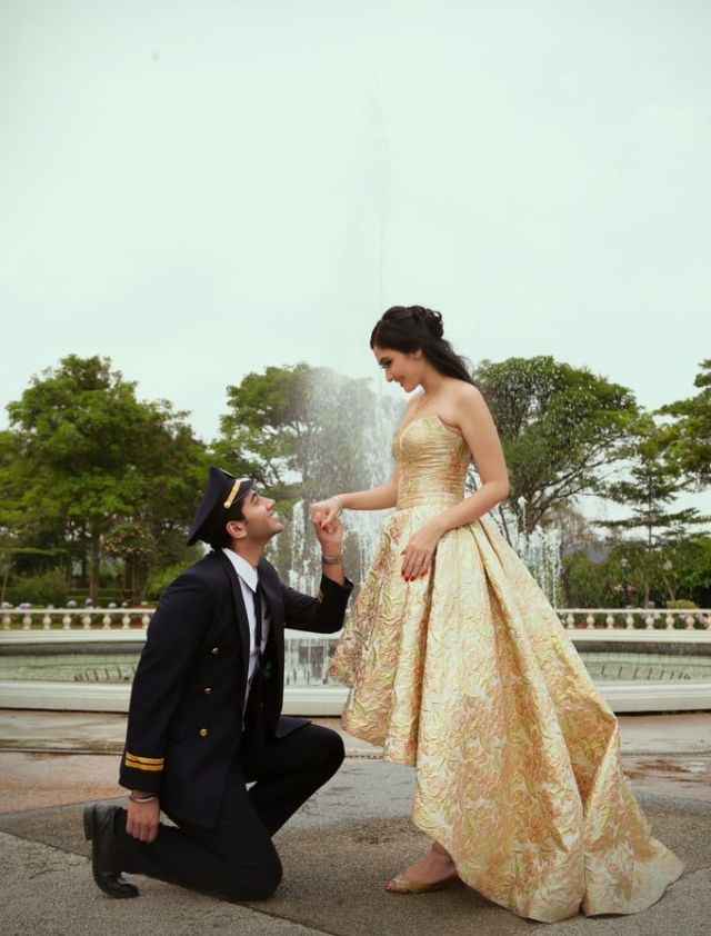 Kumpulan Foto Prewedding dengan Pria Berseragam. Gagah di Barisan, Mesra Bareng Pasangan