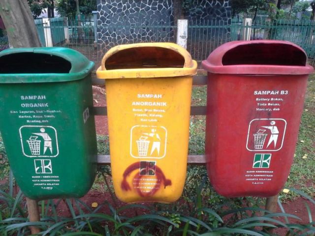 7+ Benda yang Justru Berbahaya Kalau Dibuang ke Tempat Sampah. Hati-hati Tercemari!