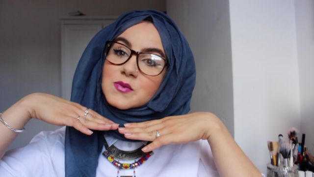 Begini Cara Make-up yang Benar untukmu Gadis Manis Berhijab dan Pakai Kacamata