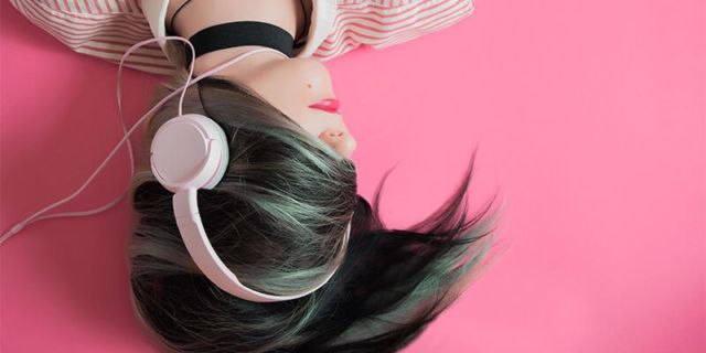 Tidur Sambil Streaming Musik Online