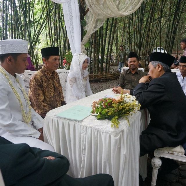 Sensasi Akad & Resepsi di Tengah Kebun Bambu, Terasa Sekali Nuansa Alaminya yang Tradisional dan Guyub