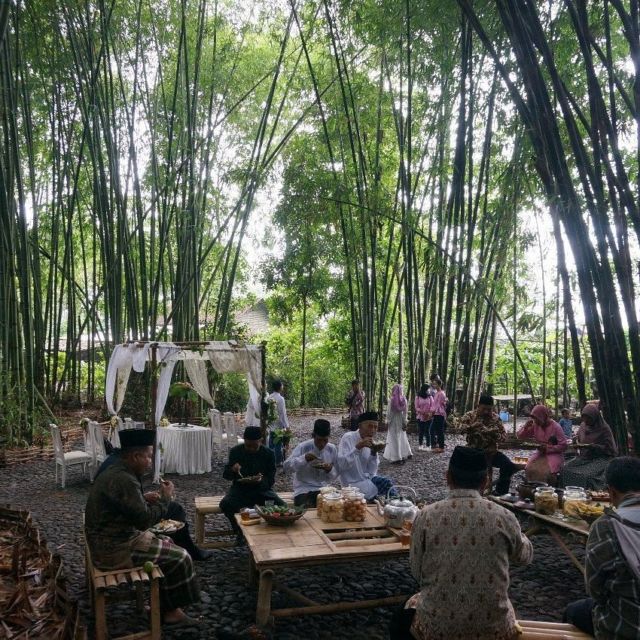 Sensasi Akad & Resepsi di Tengah Kebun Bambu, Terasa Sekali Nuansa Alaminya yang Tradisional dan Guyub