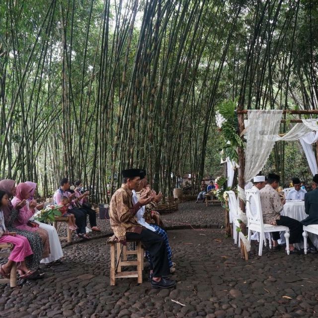 Sensasi Akad & Resepsi di Tengah Kebun Bambu, Terasa Sekali Nuansa Alaminya yang Tradisional dan Guyub