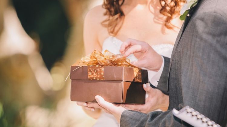 Curahan Hati Pengantin Baru, Dikadoin 8 Barang Kurang Berfaedah Ini Tapi Suka Nggak Enak Bilangnya