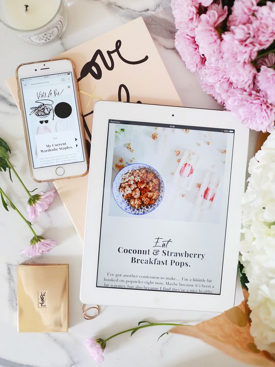 10+ Rahasia Foto Flatlay Instagram Biar Timeline Makin Asyik. Pernak Perniknya Sederhana Tapi Artistik