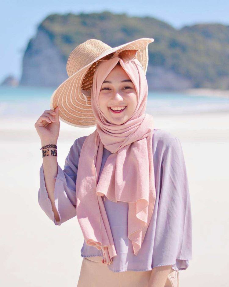 10 Inspirasi Hijab Elegan yang Diprediksi Bakal Hits Tahun 2018. Wajib Dilirik dan Super Ciamik!