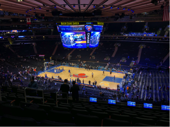 Perjalanan ke Madison Square Garden. Tempat Bersejarah Bagi Olahraga dan Hiburan