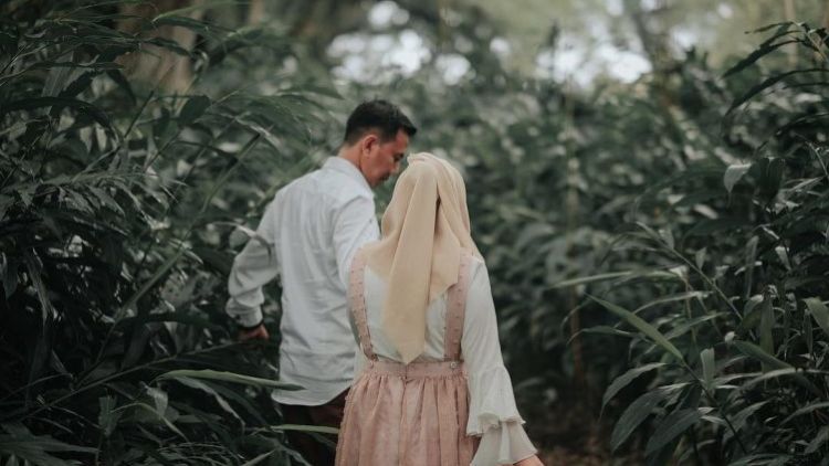 Tanpa Perlu Kamu Tahu, Namamu Masih Selalu Kusebut Dalam Sujudku