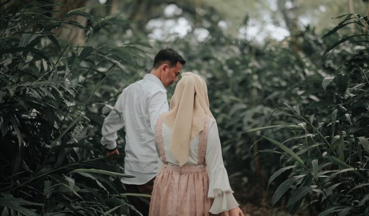 Tanpa Perlu Kamu Tahu, Namamu Masih Selalu Kusebut Dalam Sujudku