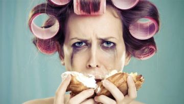 5 Fakta Soal Stress Eating. Begini Cara Otak Menjeremuskan Kita untuk Makan Lebih Banyak Saat Stres