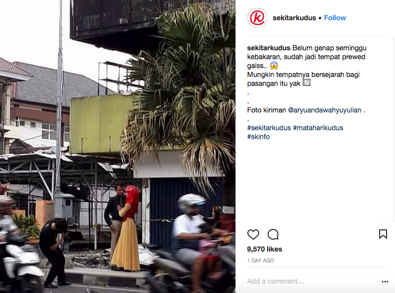 Antara Unik atau Miris, Prewedding Pasangan Ini Digelar di Depan Bangunan yang Baru Terbakar. Biar Apa sih?