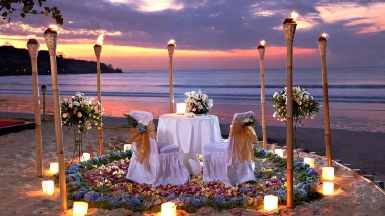 8 Tempat Makan Romantis yang Bikin Pasangan Makin Sayang