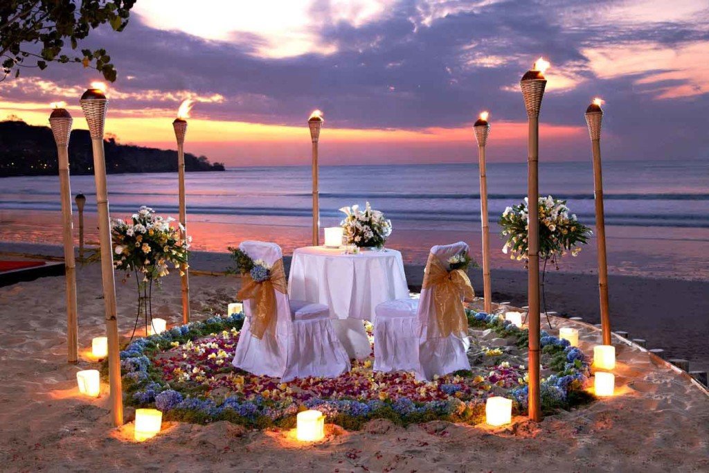 8 Tempat Makan Romantis yang Bikin Pasangan Makin Sayang