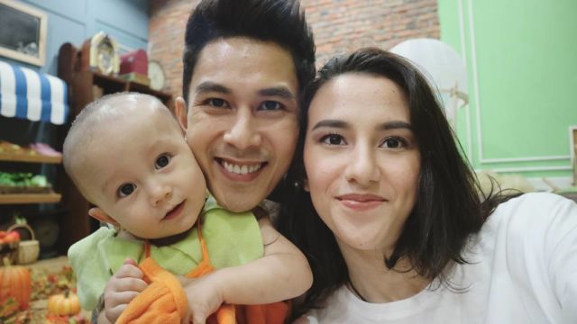 Dahlia Poland Bersama Suami Dan Anak Tercinta