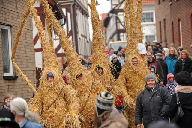 STRAW BEAR