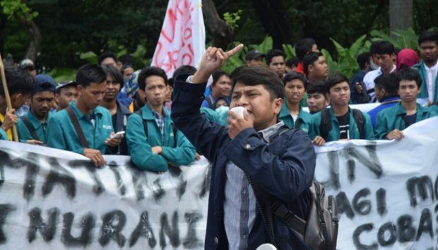 Aksi Kartu Kuning Ketua BEM UI Terus Diperdebatkan. Lah, Terus Ngobrolin Masalah Asmatnya Kapan?