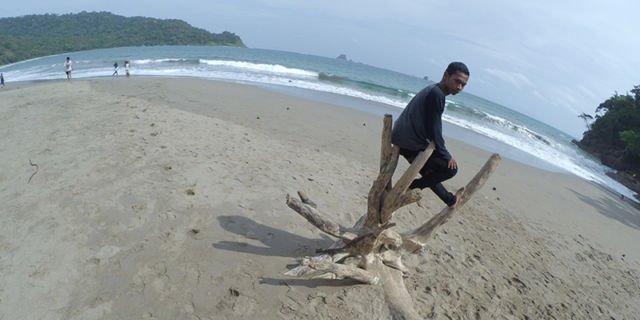 Pantai Nanggelan