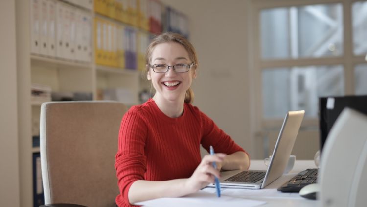 10+ Hal yang Membuat Bekerja di Kantor Lebih Happy, Meski Deadline Mendatangimu Silih Berganti