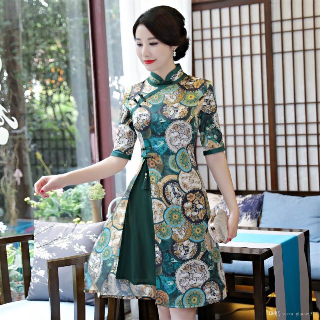 12 Inspirasi Cheongsam Modern yang Nggak Melulu Warna Merah, Demi Perayaan Imlek yang Meriah