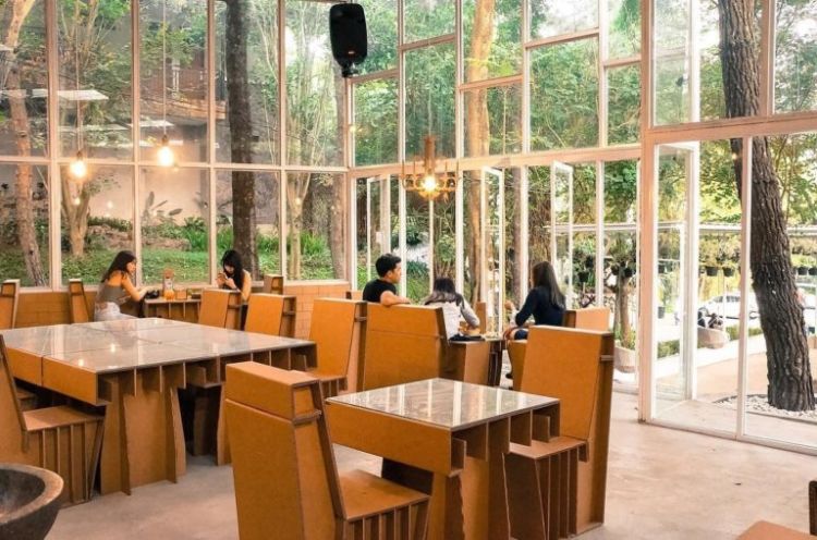 Taman Kardus, Kafe Unik di Bandung yang Dekorasinya Terbuat dari Kardus! Epik dan Hits Banget Nih