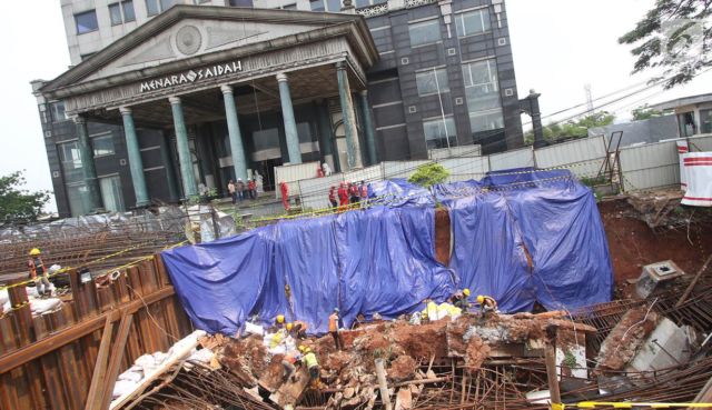 Kabarnya Gedung Perkantoran Ini Dikosongkan Karena Keangkerannya. Ah, Masa Sih?