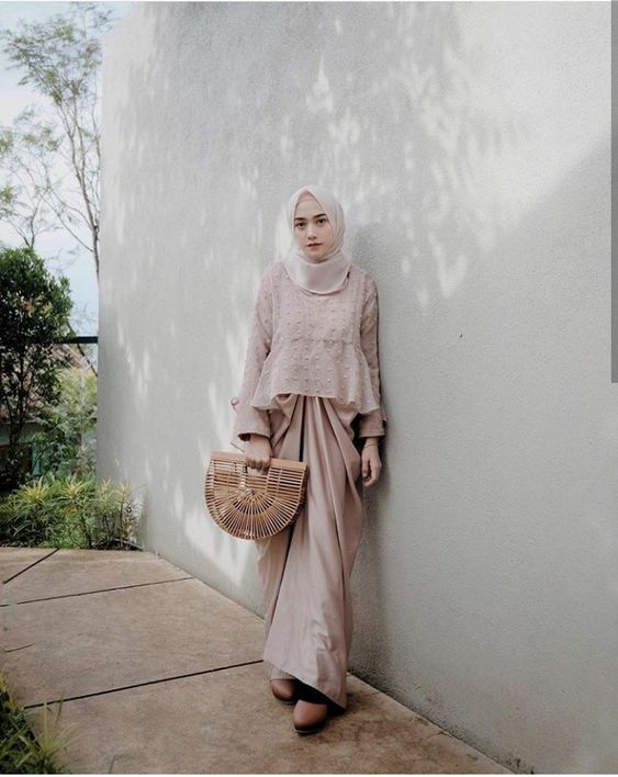 11+ Inspirasi Outfit untuk Sister of The Bride. Meski Bukan Bintang Utama, Boleh Kok Tampil Memesona