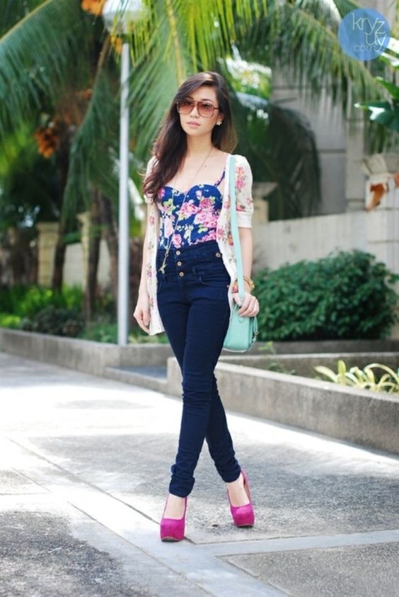 20 Alasan High-waisted Jeans Bisa Jadi Penolong Tampilanmu