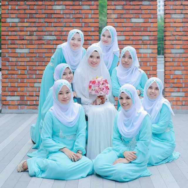 Anggunnya HQQ, 16+ Inspirasi Busana Bridesmaid Syar'i Menutup Dada Ini Layak Diadopsi