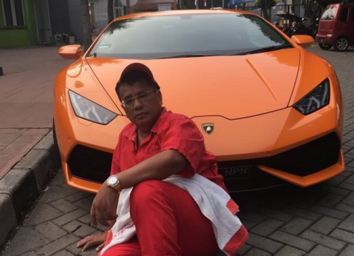 Hidup Mewah ala Pengacara Hotman Paris. Mulai Naik Lamborghini ke Pasar hingga Beli Dasi Super Mahal