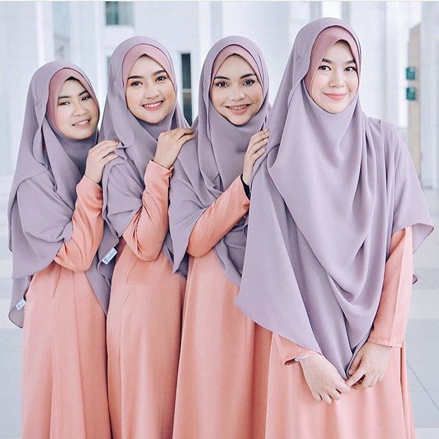 Anggunnya HQQ, 16+ Inspirasi Busana Bridesmaid Syar'i Menutup Dada Ini Layak Diadopsi